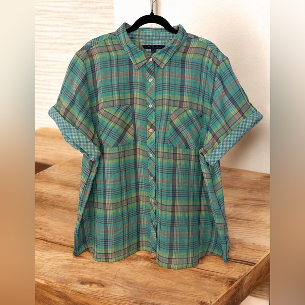 NWT Tommy Hilfiger Plus Size Dual Patterned Short Sleeve, See all Photos.
